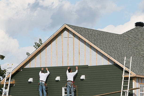 Professional Siding Repair technician working in Bartlett, TX